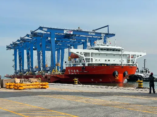 Crane vessels arriving to the berth of CWIT.