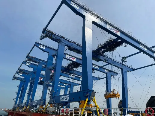 Port quay cranes at CWIT.